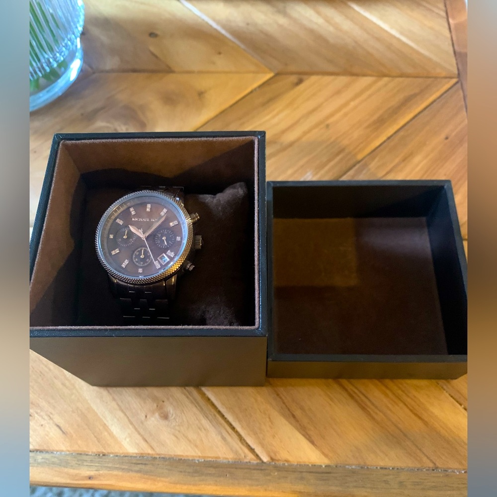 RARE MICHAEL KORS BRONZE/BROWN WATCH. GREAT CONDITION.